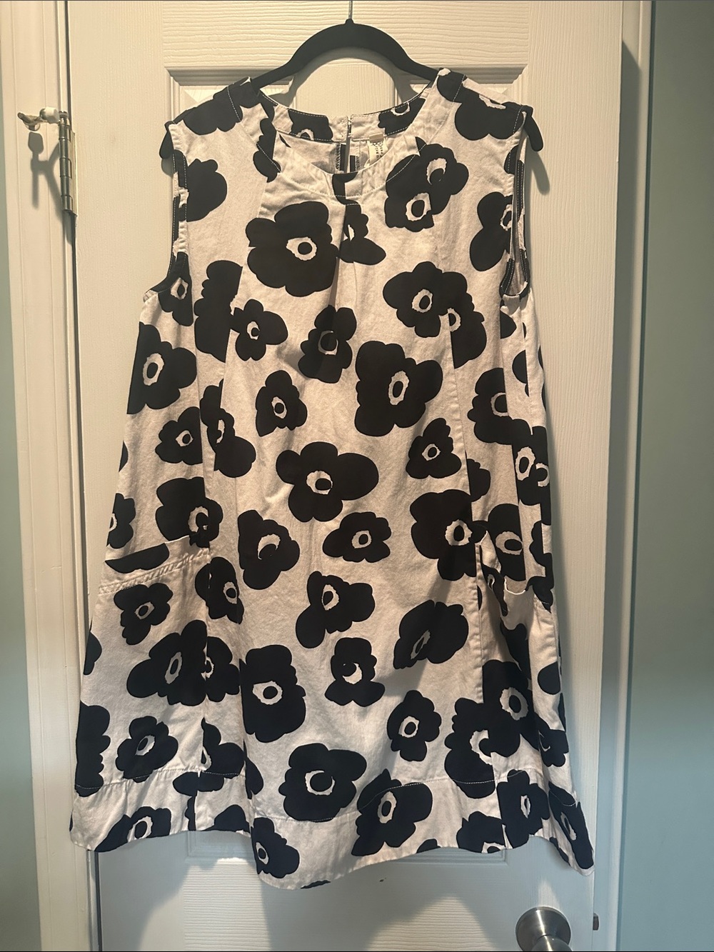 Black and White Floral Sleeveless dress